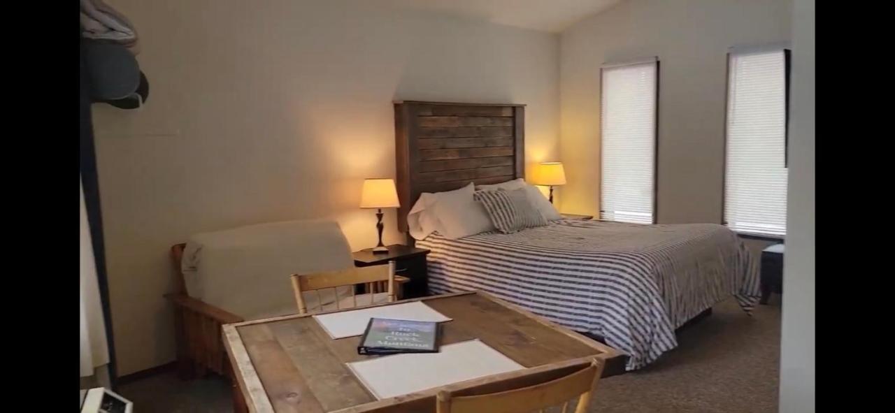 Clinton Rock Creek Mercantile & Motel المظهر الخارجي الصورة