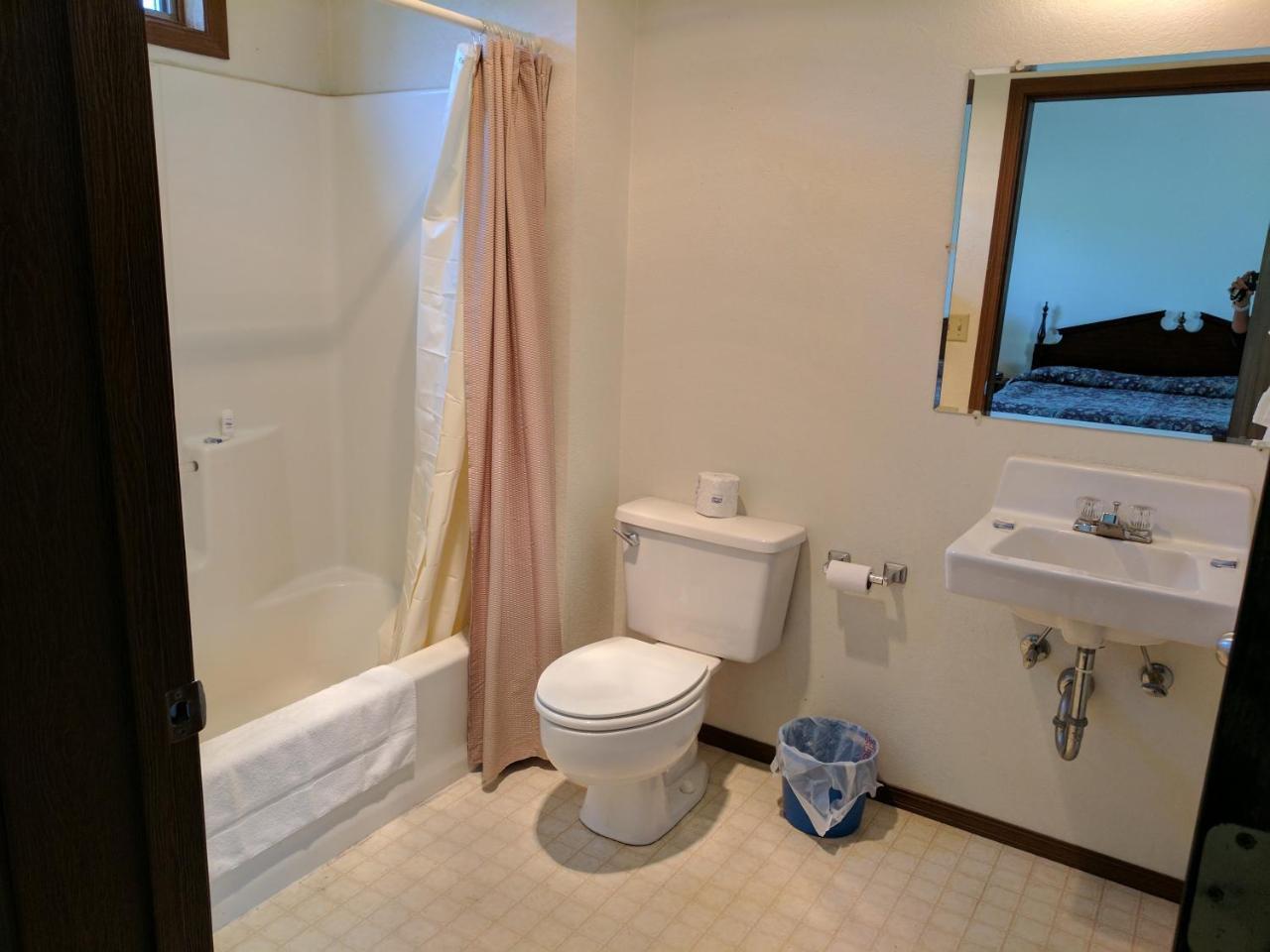 Clinton Rock Creek Mercantile & Motel المظهر الخارجي الصورة